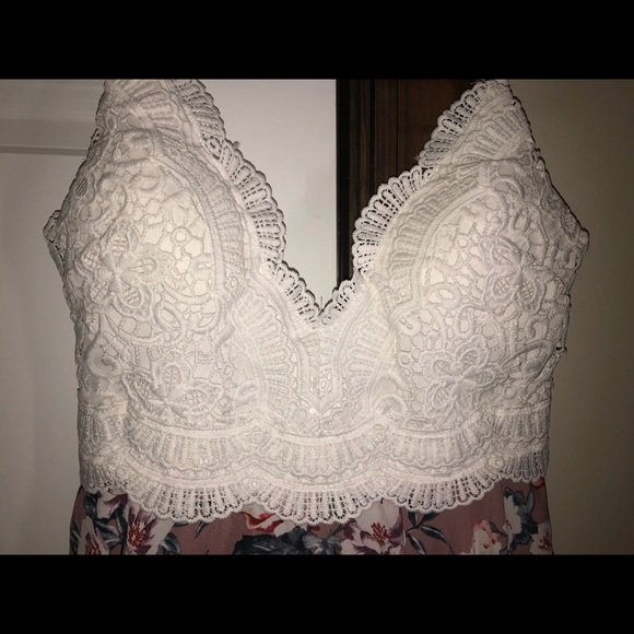 Lace and flower dress with gold hardware✨🌸🌺🌼 - Picture 4 of 6